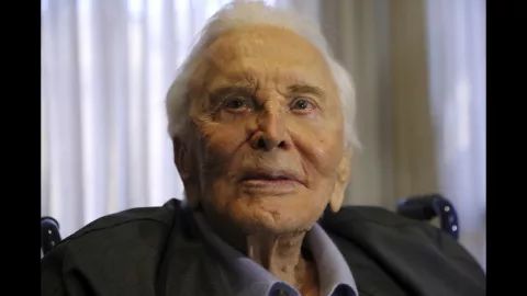 RIP, Legenda Hollywood Kirk Douglas Meninggal di Usia 103 - GenPI.co
