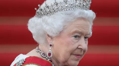 Satu Petugas Positif COVID-19, Ratu Elizabeth Cabut dari Istana - GenPI.co