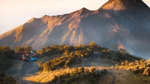 Cegah Corona, Jalur Pendakian Gunung Merbabu Ditutup - GenPI.co