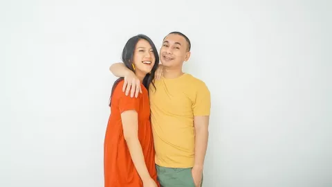 Berkah Ramadan, Istri Raditya Dika Hamil Anak Kedua - GenPI.co