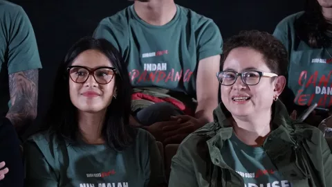 Keren! Dian Sastro Produseri Film Komedi Bertema Guru - GenPI.co