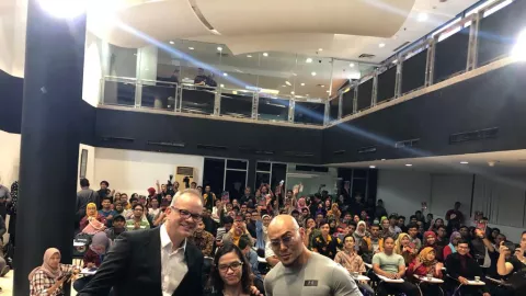 Deddy Corbuzier Rilis Buku, Isinya Soal Motivasi - GenPI.co