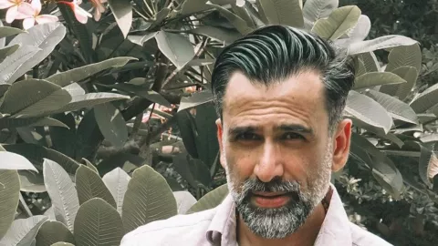 Begini Caranya Agar Pasanganmu Berjenggot Seperti Jeremy Thomas - GenPI.co