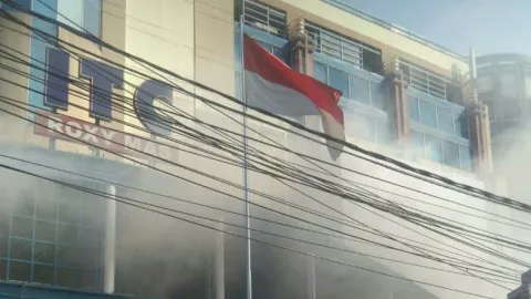 ITC Roxy Mas Terbakar, Untung Damkar Sigap - GenPI.co