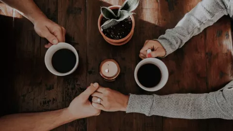 Catat! Begini Cara Mudah Ambil Hati Pasangan agar Dimaafkan - GenPI.co