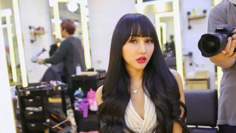 Tak Bisa Berkelit Lagi, Lucinta Luna Dulunya Adalah Laki-laki - GenPI.co