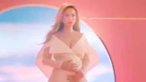 Katy Perry Sedang Ngidam, Selalu Bawa Benda ini ke Mana-mana - GenPI.co