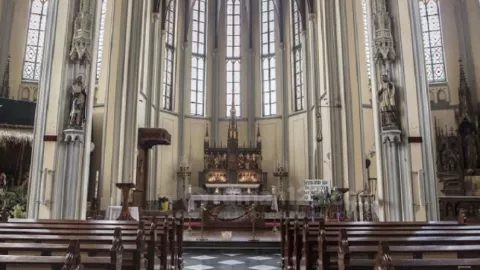 Hari Minggu Gereja Sepi, Umat Ibadah dari Rumah Antisipasi Corona - GenPI.co