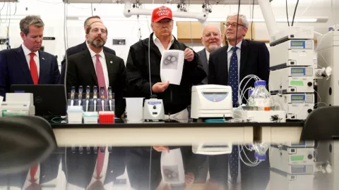 Amerika Serikat Klaim Punya 100 Calon Vaksin COVID-19 - GenPI.co