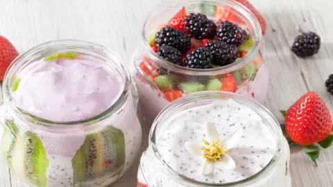 Waduh, Ternyata Mencampur Yoghurt dengan Buah itu Nggak Baik Loh! - GenPI.co