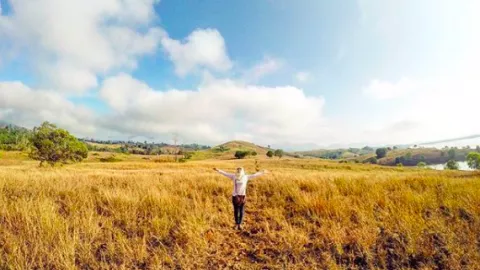 Wisata Bukit Batu, Riam Kanan, Pemandangannya Keren Banget! - GenPI.co