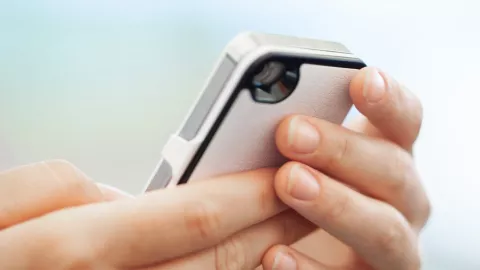 Riset: Terlalu Sering Chat dengan Pacar Bisa Bikin Cepat Putus - GenPI.co