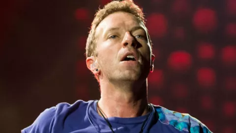 Chris Martin Menyumpah pada Sekelompok Fan, ini Sebabnya - GenPI.co