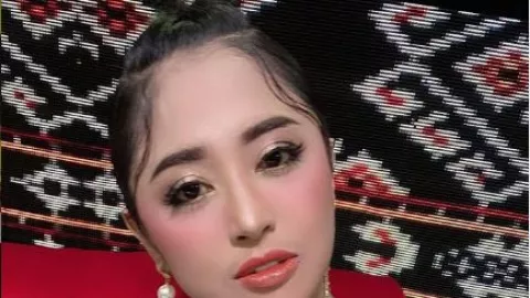 Ada Apa Antara Dewi Perssik dan Agnez Mo? - GenPI.co