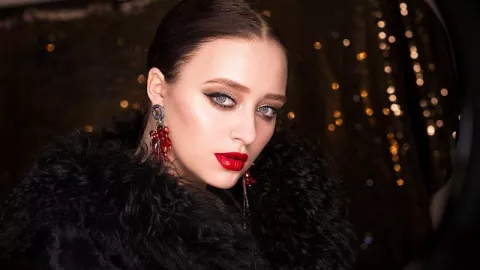 Cewek Pakai Lipstik Merah Bikin 3 Zodiak ini Kelepek-kelepek - GenPI.co