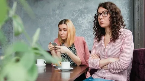 3 Zodiak yang Suka Iseng Bikin Kesal Orang Lain - GenPI.co