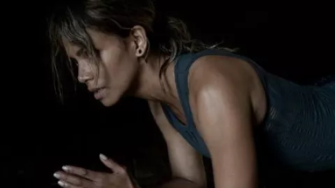 Putri Aktris Hollywood Halle Berry Botak Setengah, Kenapa Yah? - GenPI.co