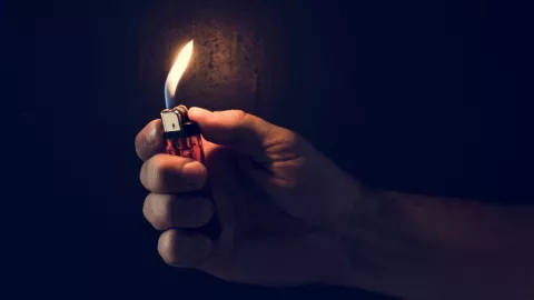 Pestanya Dibatalkan Gegara Corona, Pria ini Ancam Bakar Diri - GenPI.co