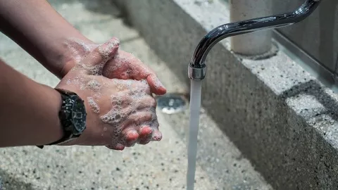 4 Langkah Ajari Anak Rajin Cuci Tangan - GenPI.co