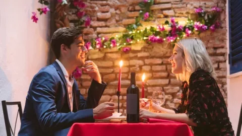 Makan Malam Romantis Bisa Bikin Hubungan Langgeng - GenPI.co