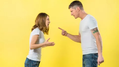 Gampang Minta Putus, Bisa Jadi Mengidap Sindrom Mendadak Jijik - GenPI.co