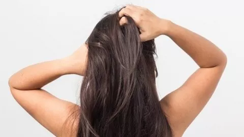 Merawat Rambut Berminyak Tak Bisa Asal, Begini Caranya - GenPI.co