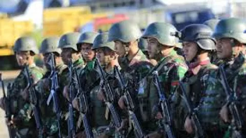 Hore, Presiden Bilang Masa Pensiun TNI Naik Jadi 58 Tahun - GenPI.co