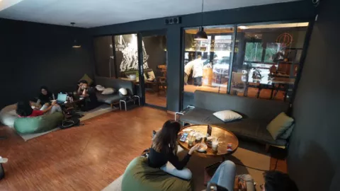 Lock On Coffee, Kedai Kopi Unik dengan Konsep Militer - GenPI.co