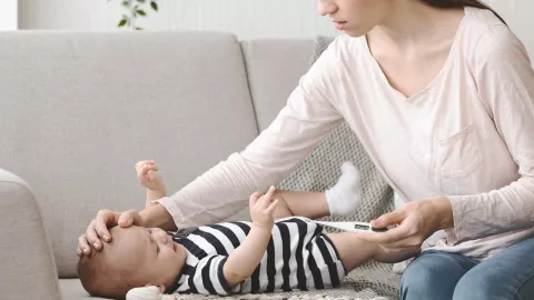 Setop! Jangan Lakukan 3 Hal ini Saat Bayi Demam - GenPI.co