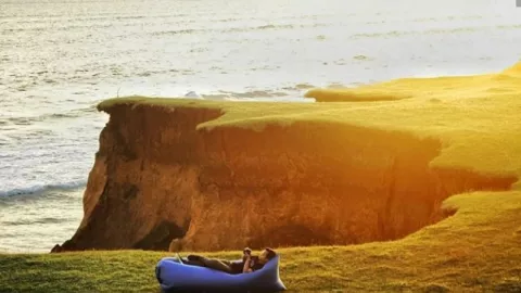 Serunya Berswafoto di Tebing Pinggir Pantai Padang Betuah - GenPI.co
