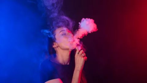 Vaping Akibatkan Kerentanan Terhadap COVID-19? Ini Kata Ahli - GenPI.co