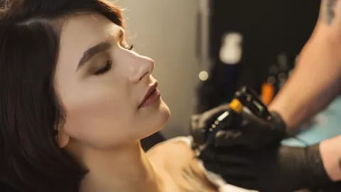Inilah Perempuan Kulit Putih Amerika Serikat Pertama yang Bertato - GenPI.co