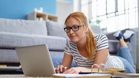 Bekerja di Rumah Memberi Dampak Positif Buat Keuanganmu, Loh! - GenPI.co