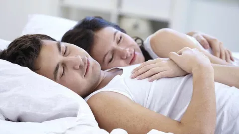 4 Sikap Pria yang Bikin Wanita Meleleh di Ranjang - GenPI.co