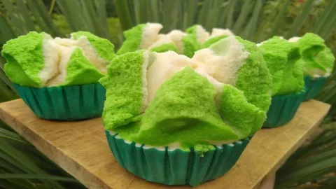 Menggoda Selera, Resep Bolu Kukus Pandan Mekar Sempurna - GenPI.co