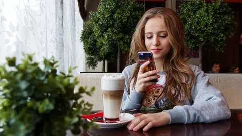 Reaksi Zodiak Saat Menerima Chat, Aries Parah Banget! - GenPI.co