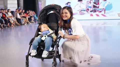 Seru Banget! Tasya Kamila dan Anak Bareng Fashion Show - GenPI.co