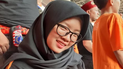 Uum Arum Sari, Menjadi Suporter Persija Berawal dari Penasaran - GenPI.co