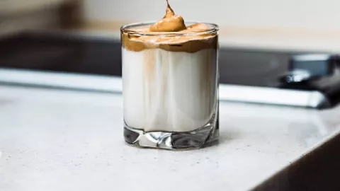 Resep Membuat Dalgona Coffe, Gampang Banget! - GenPI.co