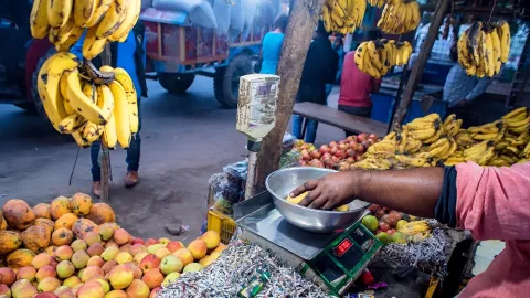 Hindari Virus Corona, Haruskah Bilas Sayur dan Buah Pakai Sabun? - GenPI.co