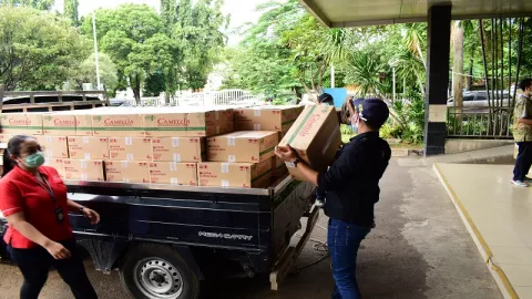 Bantuan Hand Spray ke RSUP Persahabatan Terus Mengalir - GenPI.co