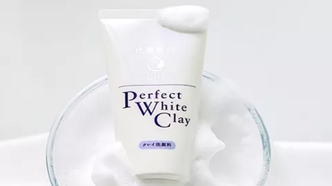 Senka Perfect White Clay Mampu Bikin Kulit Halus & Lebih Kencang - GenPI.co