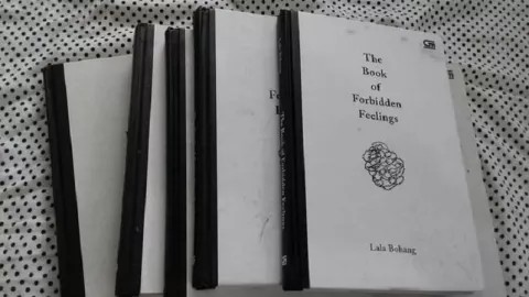The Book of Forbidden Feelings Bacaan untuk Orang yang Patah Hati - GenPI.co