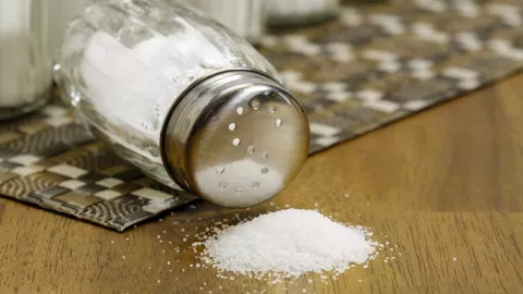 4 Rempah Pengganti Garam agar Makanan Lebih Sehat - GenPI.co
