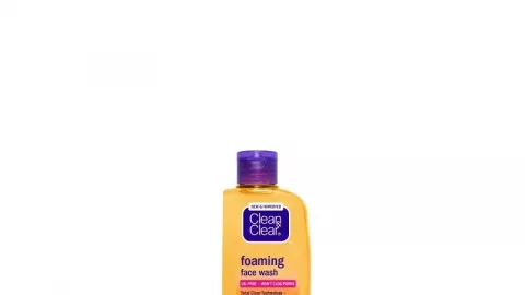 Clean & Clear Foaming Face Wash, Hilangkan Jerawat dalam Sekejap - GenPI.co
