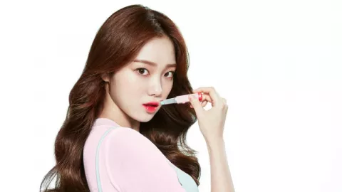 3 Tips Memakai Lip Tint yang Awet ala Wanita Korea - GenPI.co