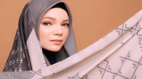 Cantik saat di Rumah, Ladies Bisa Contek Kebiasaan Dewi Sandra - GenPI.co