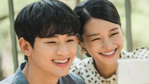 4 Manfaat Positif Nonton Drama Korea, Nomor 2 Penting Banget - GenPI.co