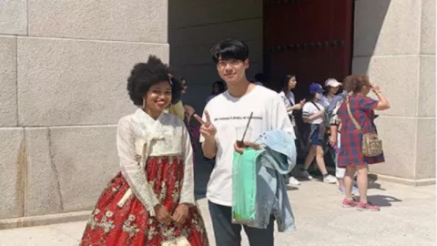 Bahagianya! Jalan-jalan di Korea Ditemani Oppa Tampan - GenPI.co