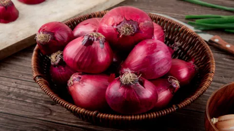 Punya Bawang Merah? 3 Cara Menyimpannya agar Tak Cepat Busuk - GenPI.co